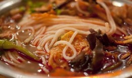 钦州董阿姨螺蛳粉爆料视频,揭秘地道螺蛳粉制作秘诀